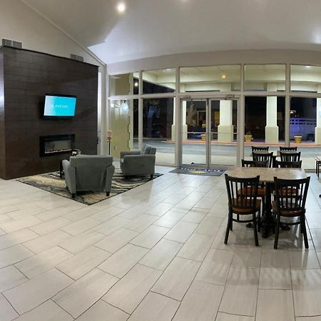 Days Inn By Wyndham Eastland Exteriör bild