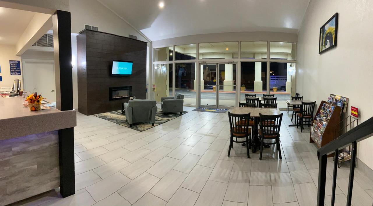Days Inn By Wyndham Eastland Exteriör bild